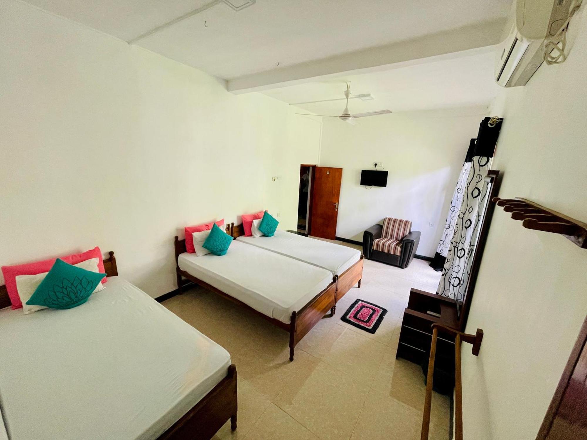 Tishan Holiday Resort Polonnaruwa Room photo