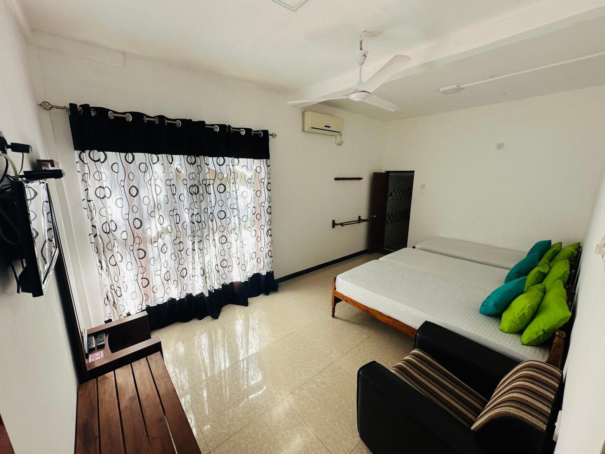 Tishan Holiday Resort Polonnaruwa Room photo